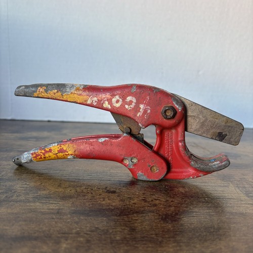 REED MFG HAND RATCHETING PVC PIPE HOSE RUBBER CUTTER TOOL - Picture 16 of 17