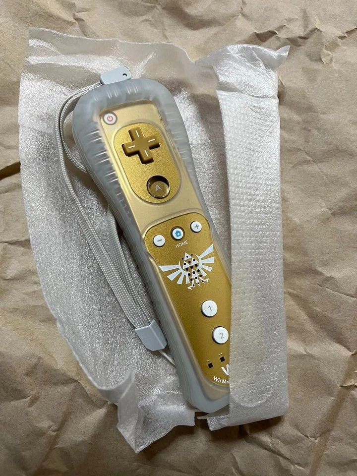 Wii Gold Remote ZELDA Skyward Sword 25th Special Edition Disc Controller Boxed - Image 4 of 4
