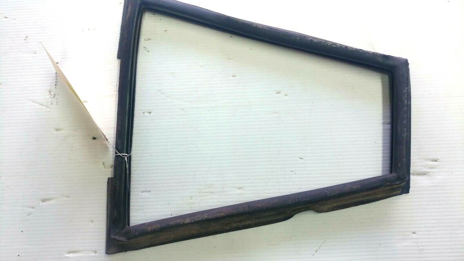 FERRARI 308 GTSi  REAR 1/4 GLASS  SEAL RIGHT SIDE  60522800 