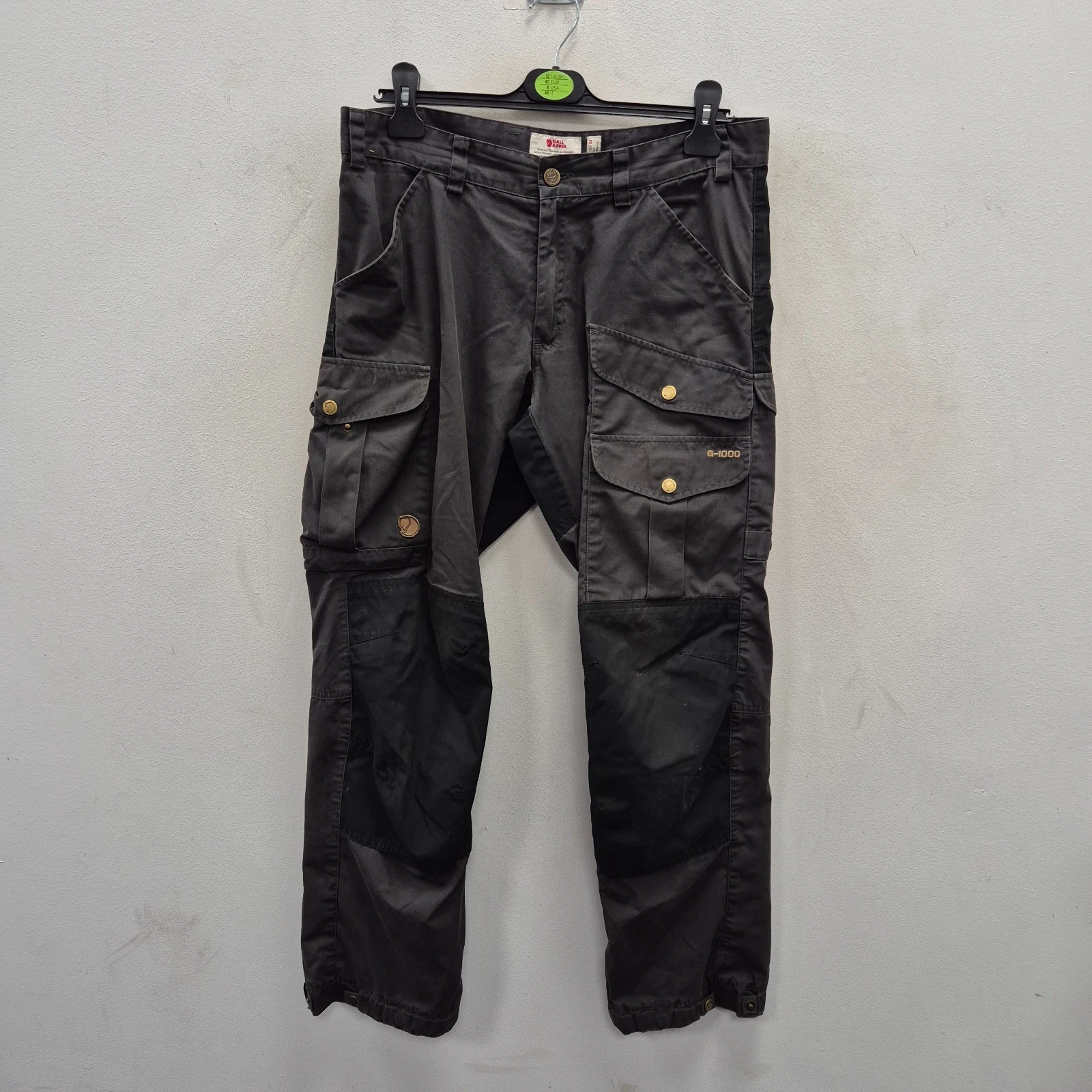 Fjallraven Vidda Pro Trekking Black Grey Cargo Workwear Trousers EU 48 W 32" #2
Opens in a new windo