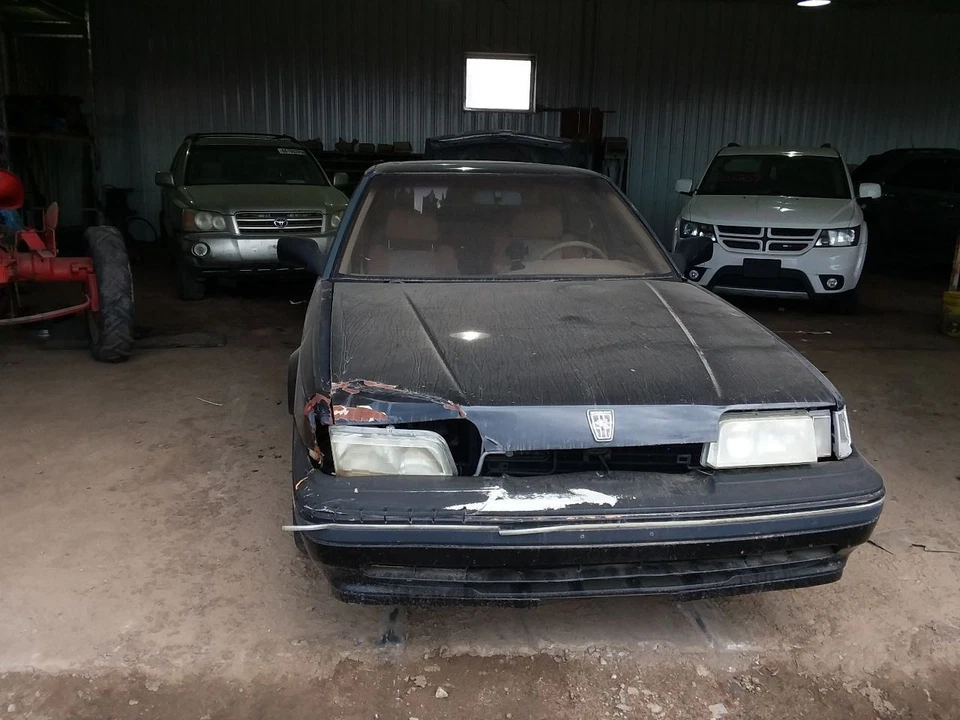 Passenger Right Front Door Fits 87-91 STERLING 2108977 - Image 4 of 4