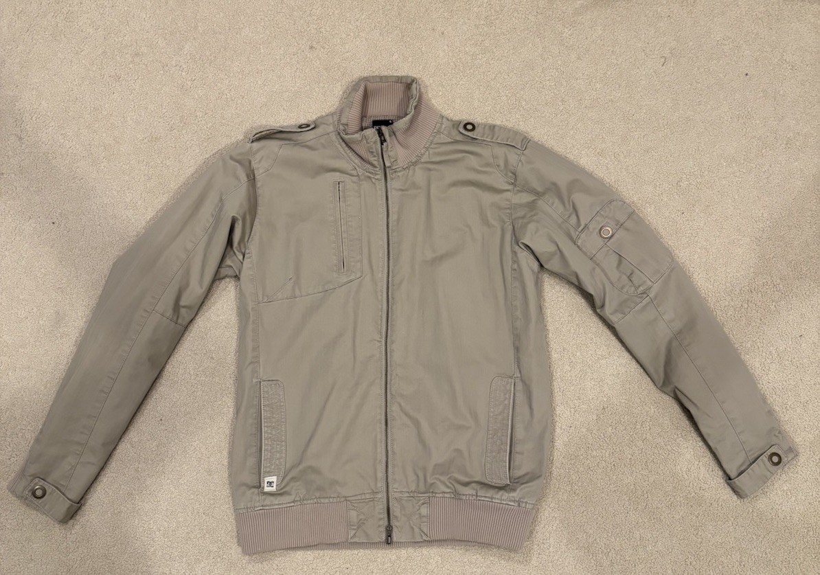 Veste DC Homme Kaki Taille S Avec Capuche Et Zip - Légère Et Propre
