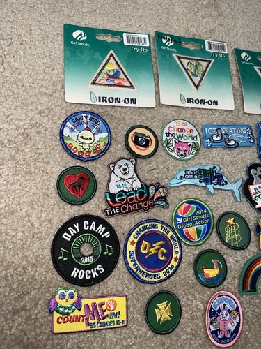 Lot Of 32 Girl Scout Patches & Pins - Picture 2 of 12