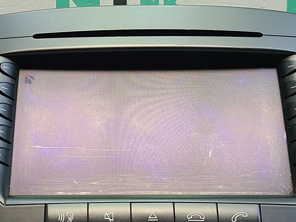 Mercedes SL R230 Sat Nav Display Screen Head unit A2308204389 - Image 4 of 4