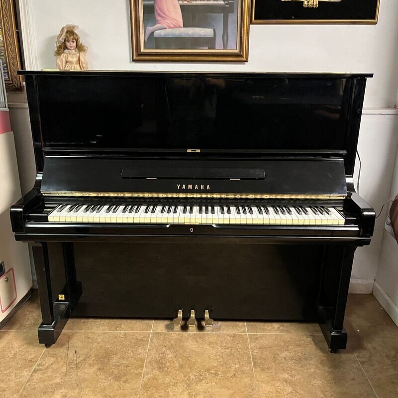 Yamaha U3 Upright Piano – Showroom Condition, 3-Year Warranty