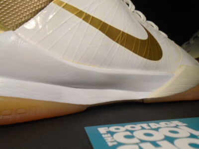 Nike fcrb ベナッシ 28cm bristol NIKE ZOOM KOBE V 5 BIG STAGE HOME WHITE GOLD BLACK PROTRO