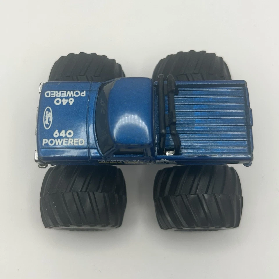 Monster Truck Ford Bigfoot 1985 Matchbox vintage 4x4x4 640 motorizado 1:64 Foto 3 de 4