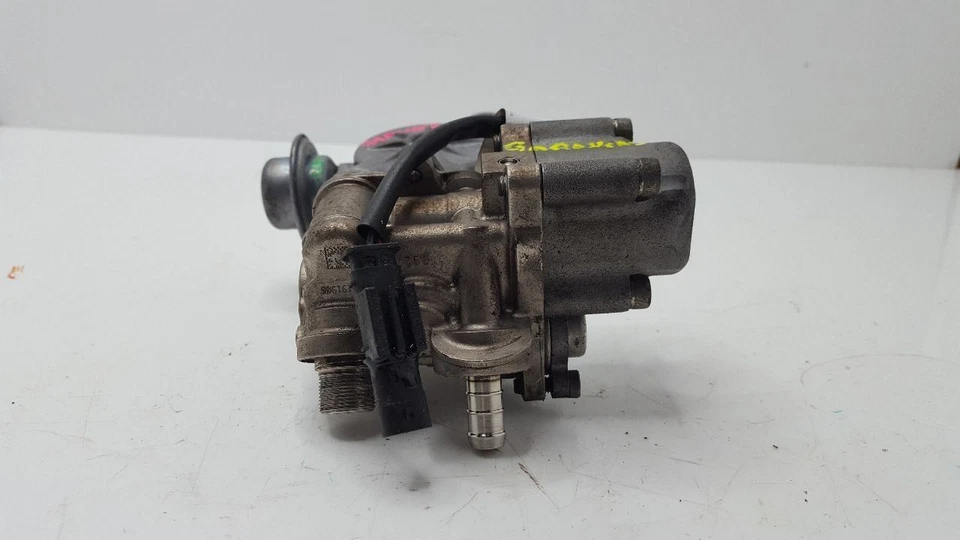 Bomba de combustible de alta presión compatible con Mercedes Benz C250 2012 13 14 Foto 2 de 4