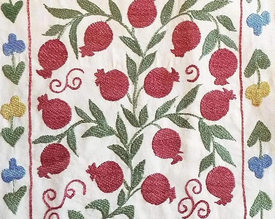 FUNDA DE COJÍN SUZANI DE SEDA UZBEKA BORDADA A MANO - APROX 17,5 "x 17,5" Foto 2 de 4