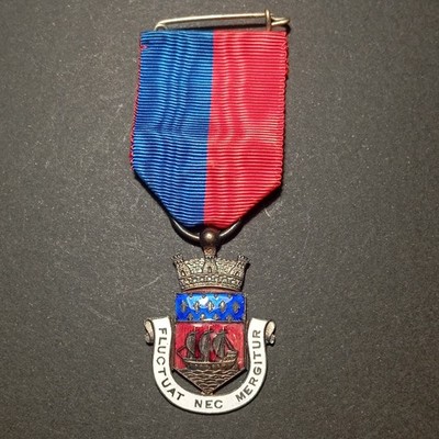 S8/04/26 (REF37623) Civil Medal City of PARIS FLUCTUAT NEC MERGITUR MEDAL