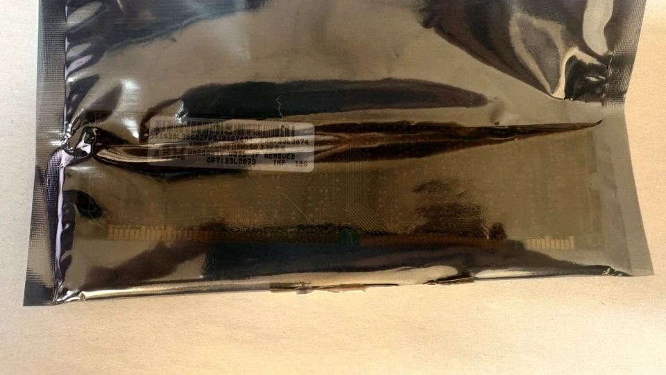 Infineon 128MB HYS64V16300GU-7.5-C2 UDIMM PC133 NON-ECC - Image 2 of 3