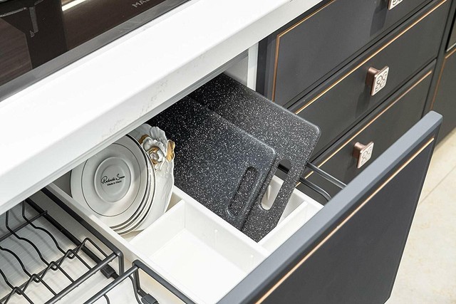 plastic cutting board in dishwasher