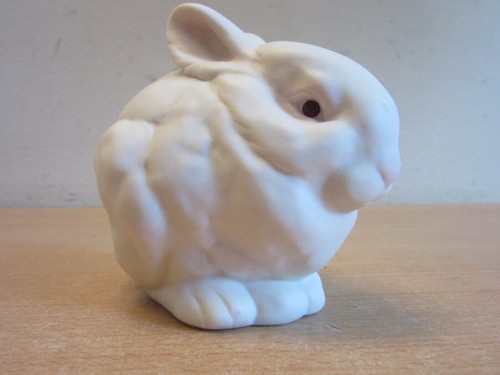 Vintage Bisque Porcelain bunny Rabbit Figurine signed CYBIS - Picture 4 of 7