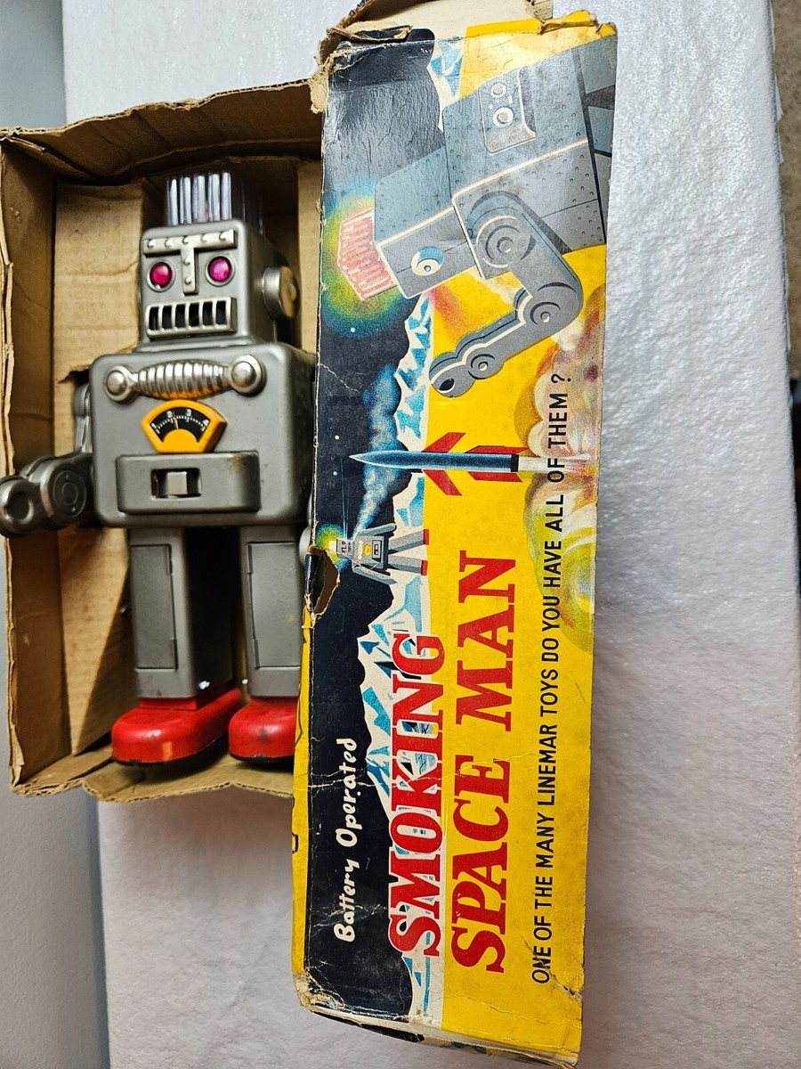 Line mar Smoking Spaceman Robot Tin Toy Japan Battery