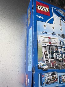 Lego Set City Police Station #7498 w/ Minifigs & Manuals ~ Complete