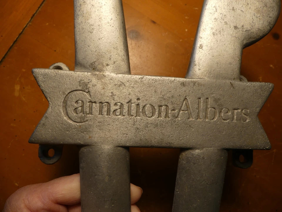 Gato de bota publicitario vintage - Clavel Albers aluminio fundido - alimentación para ganado Foto 2 de 4