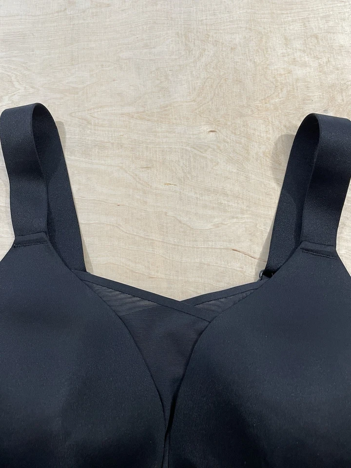 Sujetador deportivo Livi Active Lane Bryant sin aros impacto medio para mujer talla 40DDD negro Foto 3 de 4