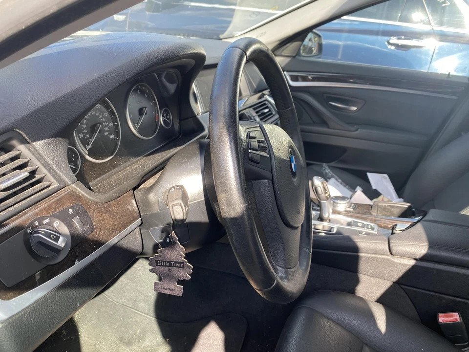 (SOLO PARA VOLANTE) 11 12 13 14 15 16 BMW 528I Volante Foto 2 de 2