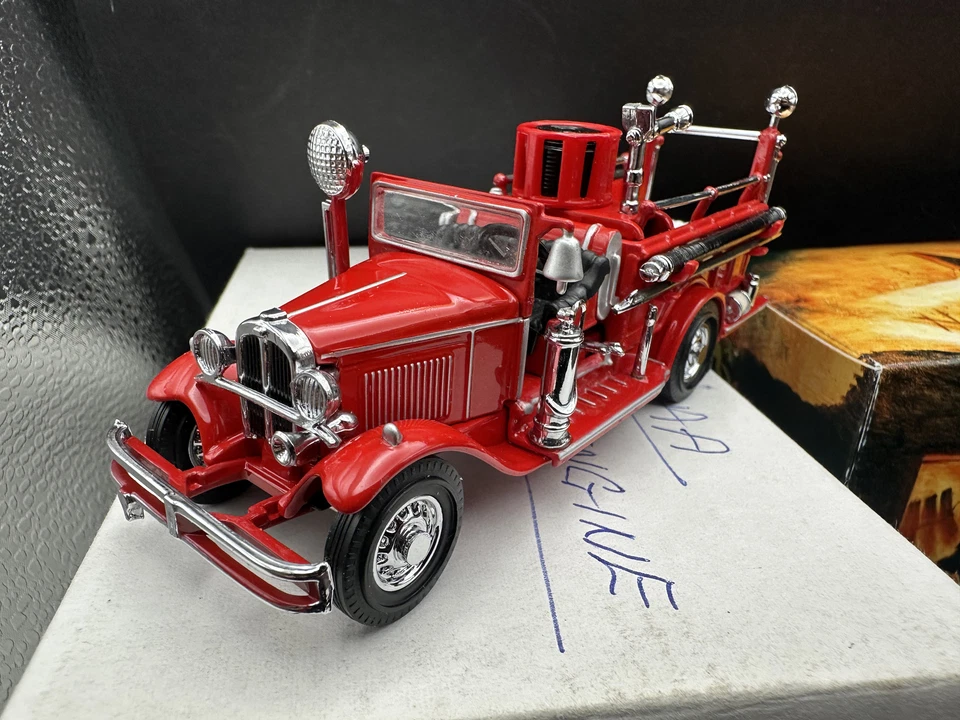 Matchbox YFE09 1932 Ford AA Open Cab Fire Engine Yesteryear Model Truck - Image 3 of 4