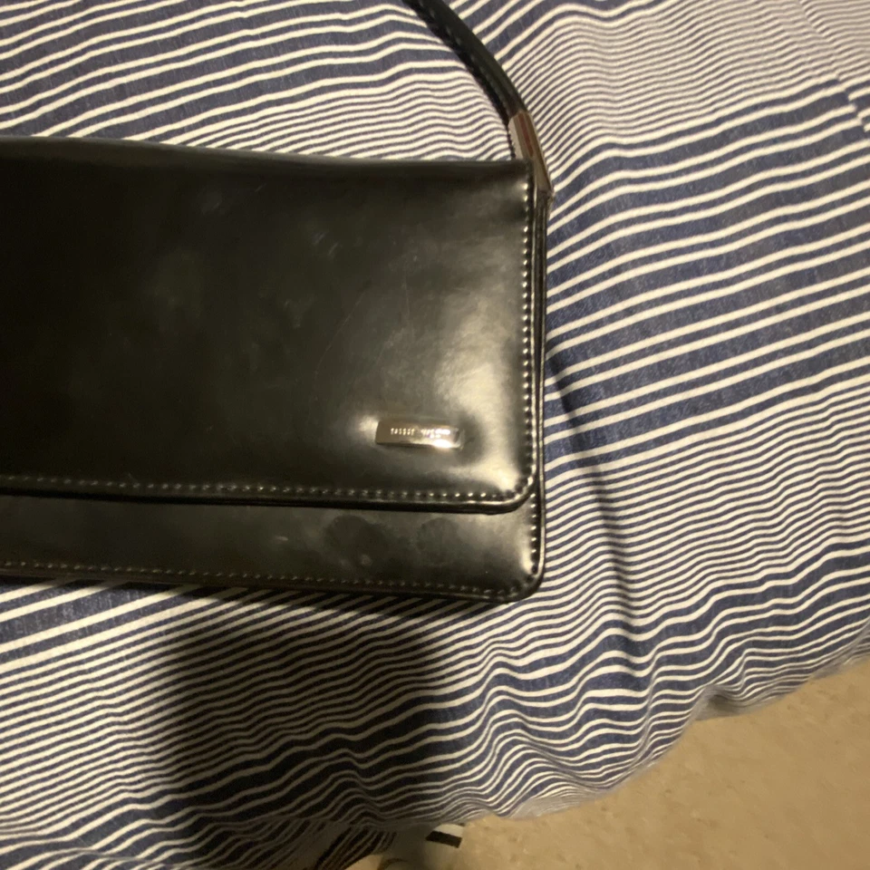 Bolso de mano Nine West charol negro imitación cuero brillante correa cierre a presión-usado en excelente estado Foto 2 de 4