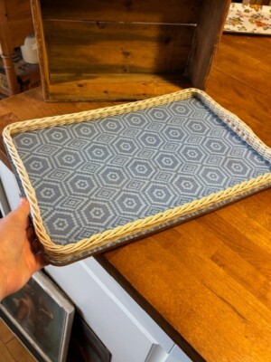 Vintage Mid Century Serviertablett blau gemustert Kunststoff Korbgeflecht - Retro!
