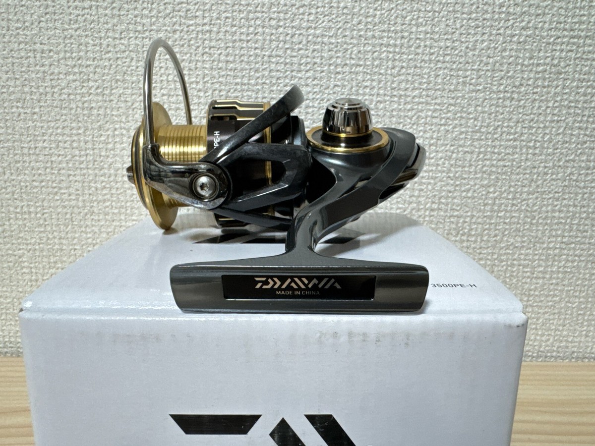 リール Daiwa 17THEORY 4000 Daiwa Spinning Reel 17 Theory 4000 Very Good Condition Used