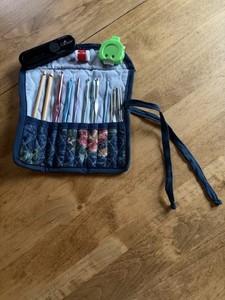 Crochet Kit - Hooks, Stitch Counters, Scissors
