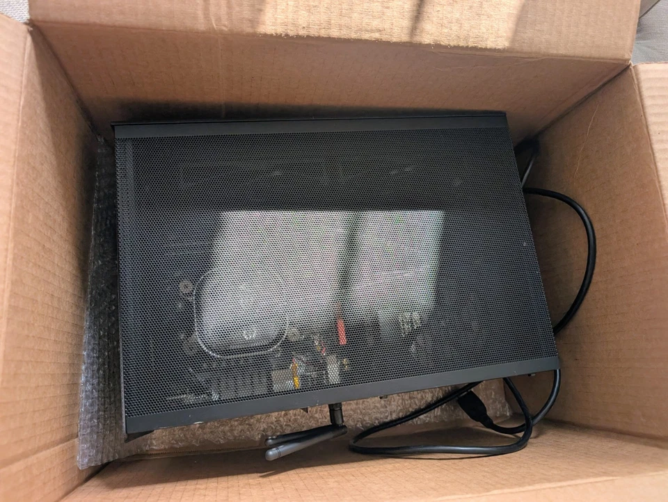 Bunch of things wireless charging, Liquid Cooler, Gateron, ssupd - Image 4 of 4