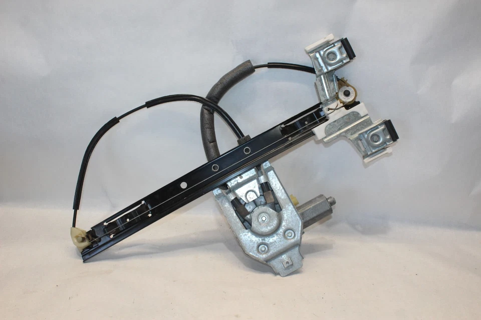 2002 - 2009 CHEVROLET TRAILBLAZER REAR RIGHT PASS WINDOW REGULATOR & MOTOR OEM - Image 2 of 4