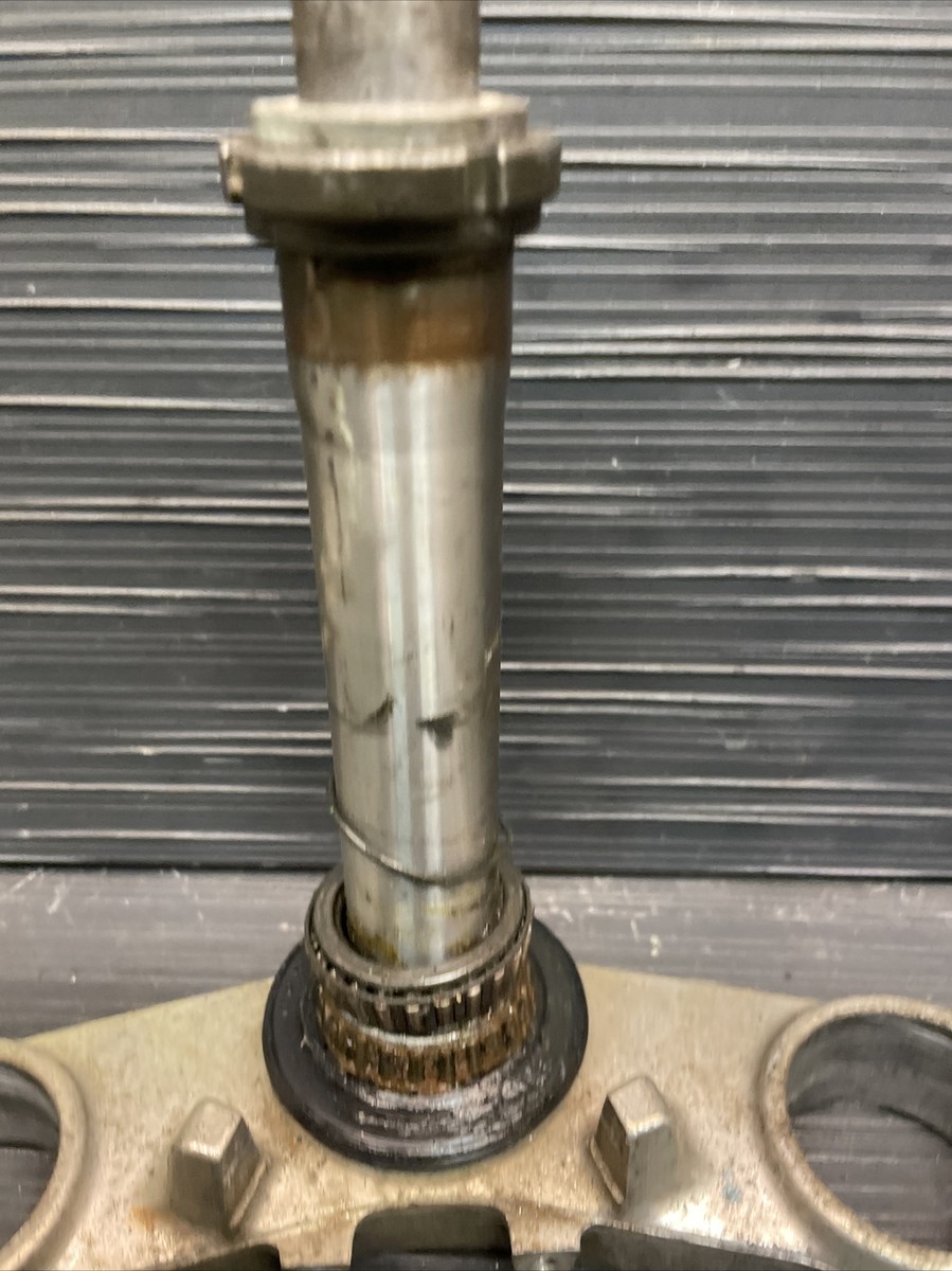 2000 Kawasaki Ninja ZX7R bottom triple tree, lower fork bridge