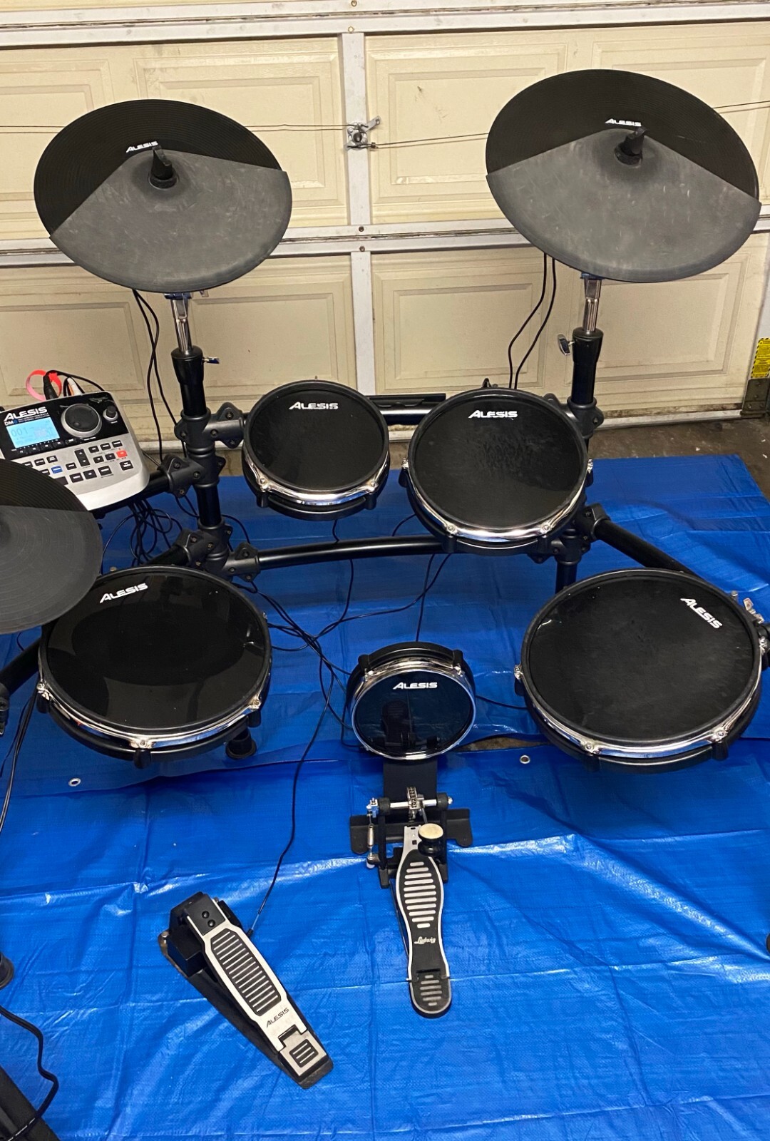Alesis 5pcs DM8 Pro Drum Set with a Simons 50 watts Drum Monitor Fully