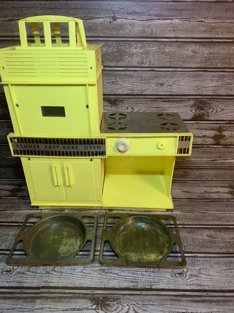 EASY BAKE OVEN Kenner's Original Vintage 1964 Yellow Works 2 Pans