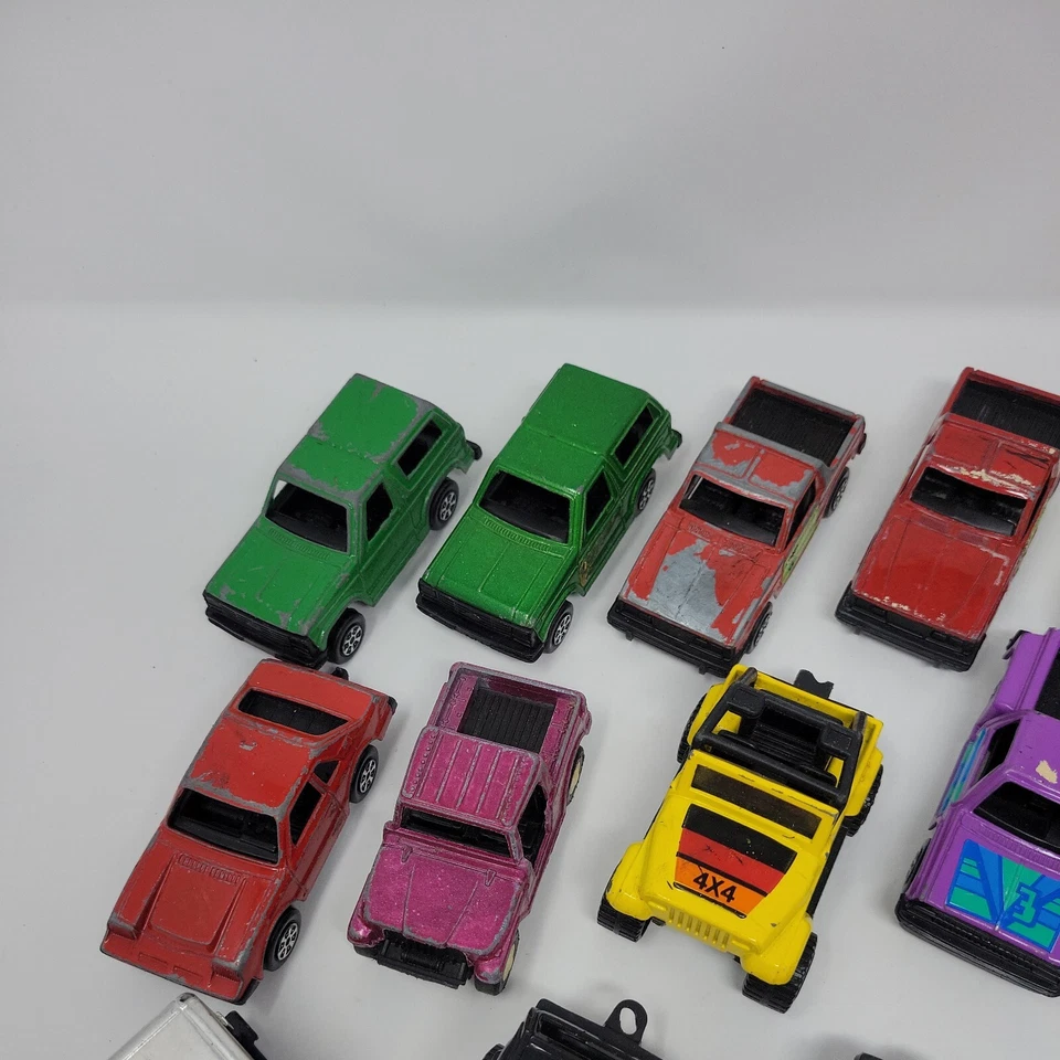 Lote de 20 autos y camionetas Tootsietoy Jeep, 4x4, vagón, remolque Foto 2 de 4