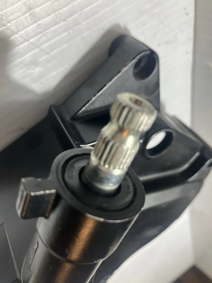 Suzuki GSXR 600 2016 cubierta de piñón (OEM) Foto 3 de 4