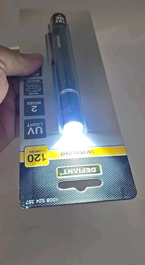 Pluma Defiant Luz con Función UV 120 Lúmenes Aluminio Negro 1008 524 357 Foto 4 de 4