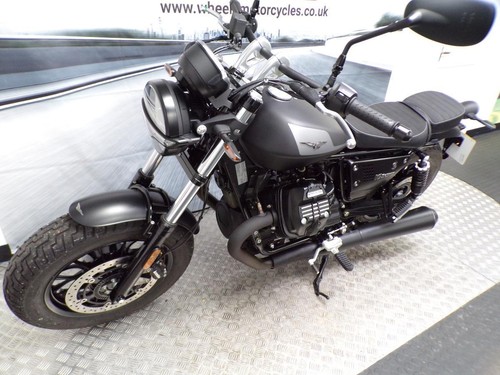 2025 MOTO GUZZI V9 BOBBER WITH ONLY 981 MILES FROM NEW - Picture 4 of 20
