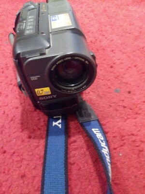 Sony Handycam CCD-TRV25 Digital 8 Video Camcorder 64x Optical Zoom