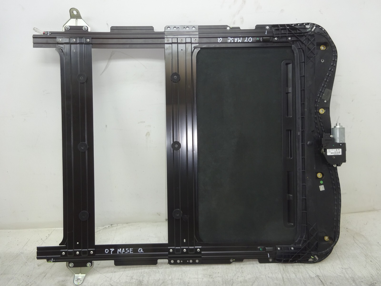 2003-2008 Maserati Quattroporte Sunroof Sun Roof Complete Assembly OEM DE221139