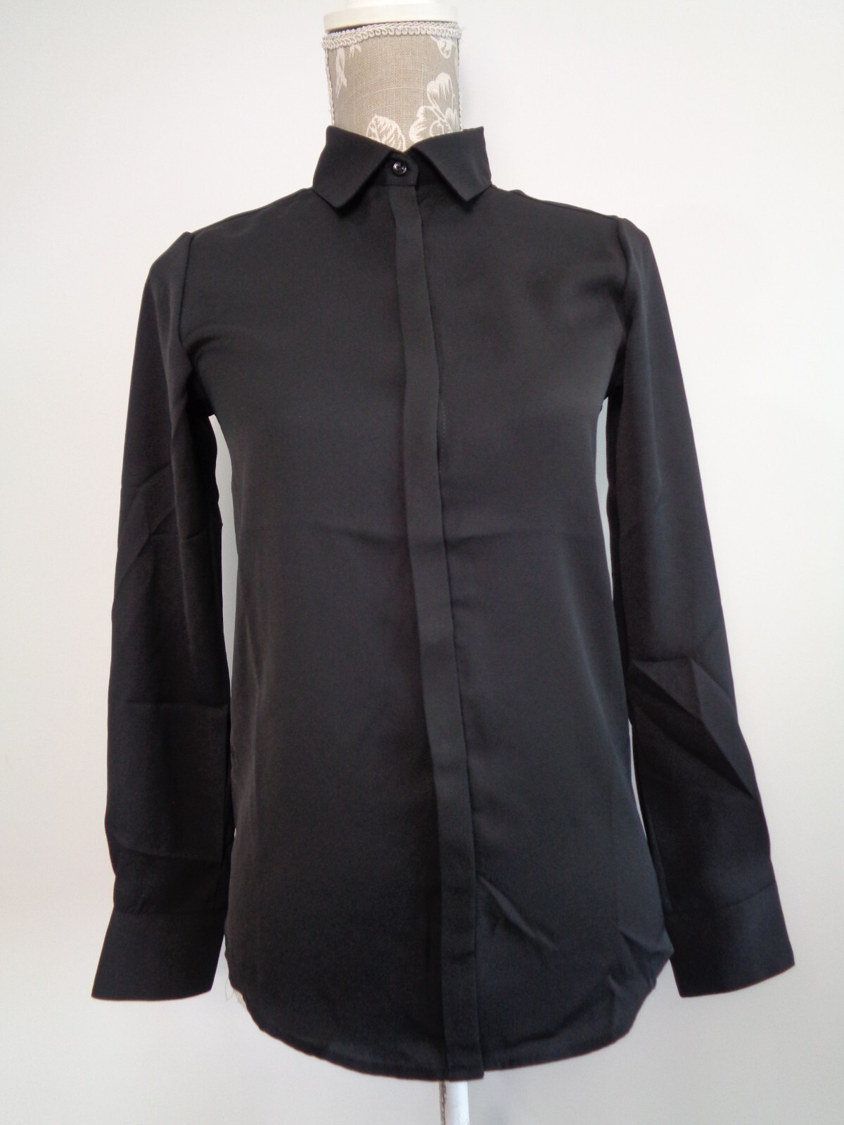 Yves Saint Laurent Beaute Uniform taglia UK 8 camicia nera YSL Beauty