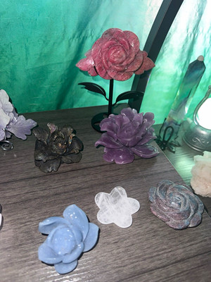 Carved Stone Crystal Flower Figurines Lot w/ Stand - Rose & Lotus, Multicolor