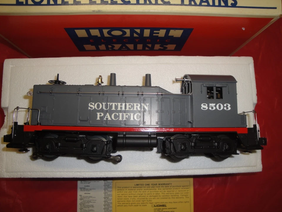 Lionel O Gauge 18503 Southern Pacific Diesel Switcher new runs - Image 2 of 4