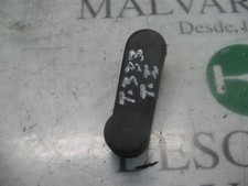 MANIVELLE / POIGNEE LÈVE VITRE ARRIÈRE GAUCHE / 2937963 POUR DAEWOO KALOS 1.4 SE