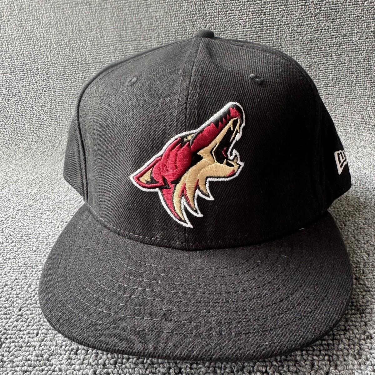 New Era Arizona Coyotes 59FIFTY Fitted Black Hat Size 8 NHL