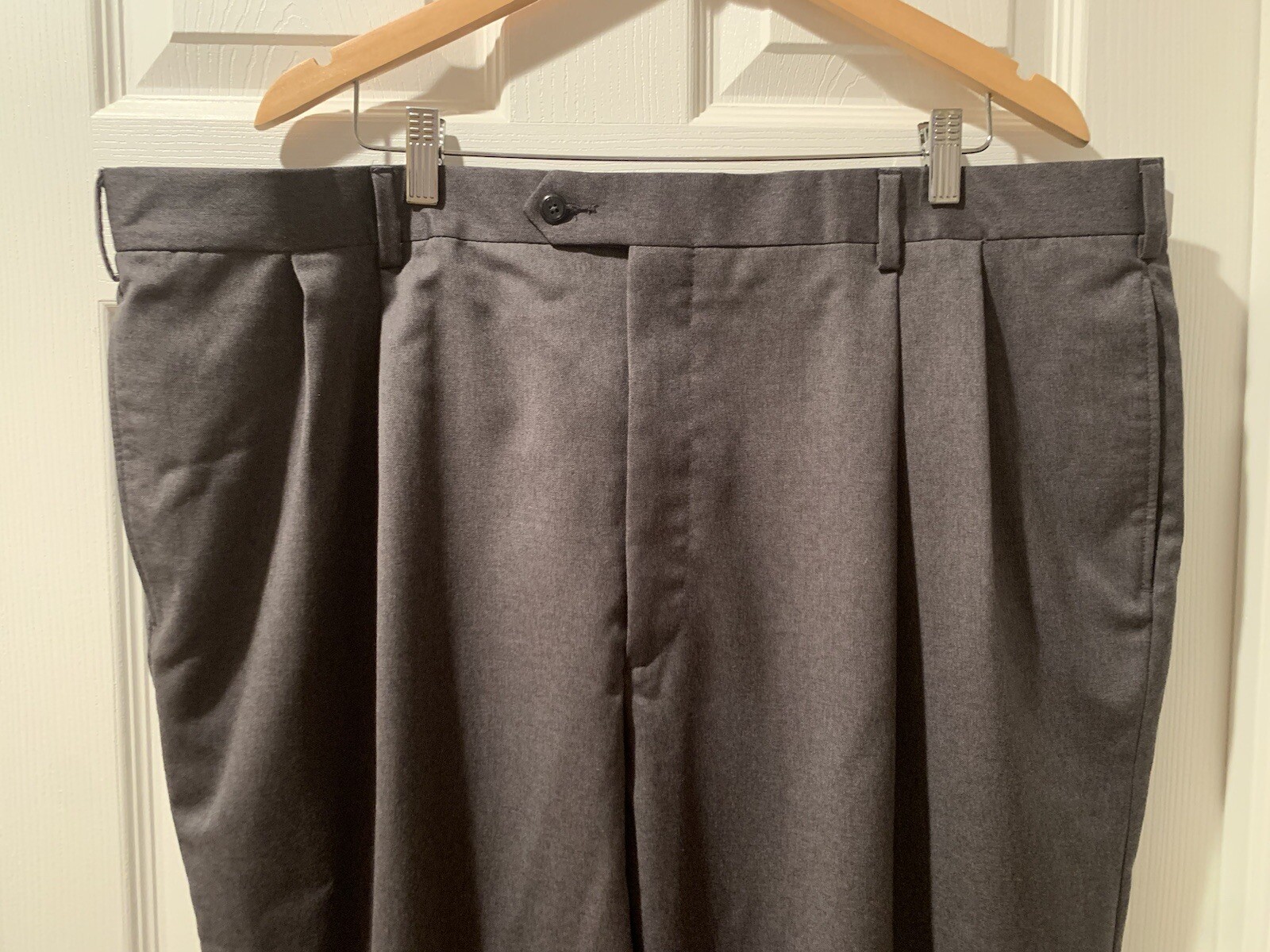 Jos A Bank Executive Gray Grey Dress Pants 44 x 33 Pleated Cuffed Hem NWT