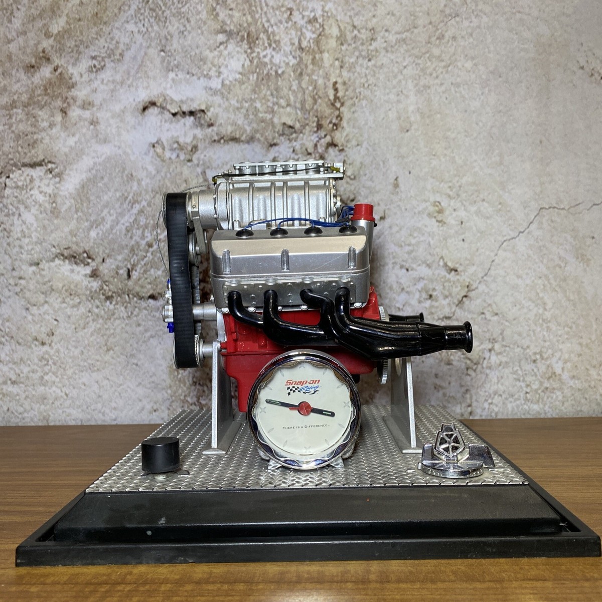 Snap-on V8エンジン型　置き時計 Snap-on V8エンジン型 置き時計 【公式通販】