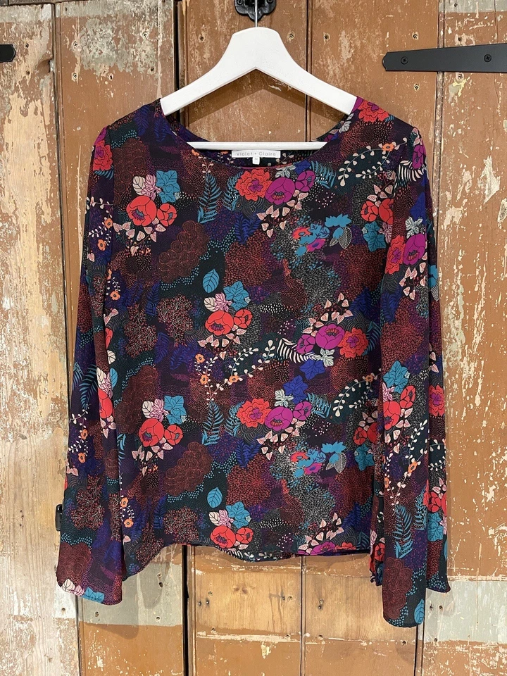 Top de blusa para mujer Violet + Claire talla mediana, multicolores, mangas acampanadas Foto 3 de 4