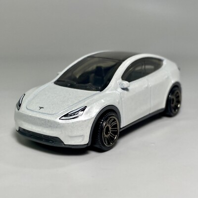 2020 Tesla Model Y Pearl White 1:64 Scale Diecast Diorama Model