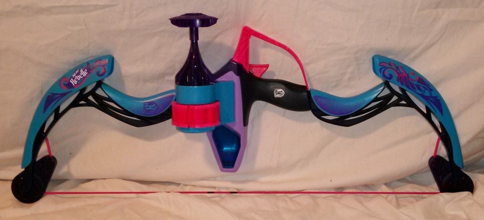 NERF Rebelle Fast Fire Bow w Real Bow Rotating Quiver Secret