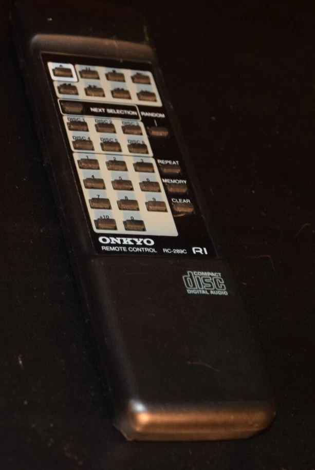 Onkyo DX-C220 CD Changer w/ Remote - READ ! - Image 4 of 4