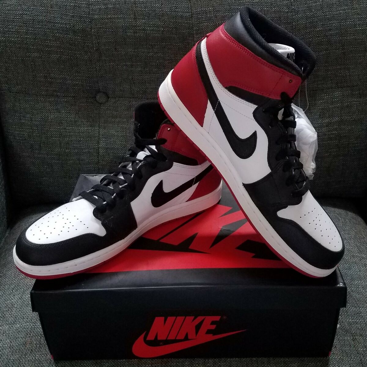 Nike Air Jordan 1 Retro High OG Black Toe 2013 US Size 10.0 Nike Air Jordan 1 Retro High OG Black Toe 2013 US Size 10.0